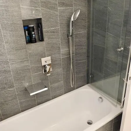 Exclusive Lakeside With Amazing View Apartment *