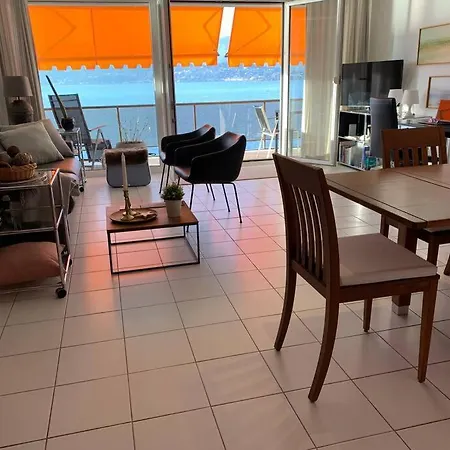 Exclusive Lakeside With Amazing View Apartment